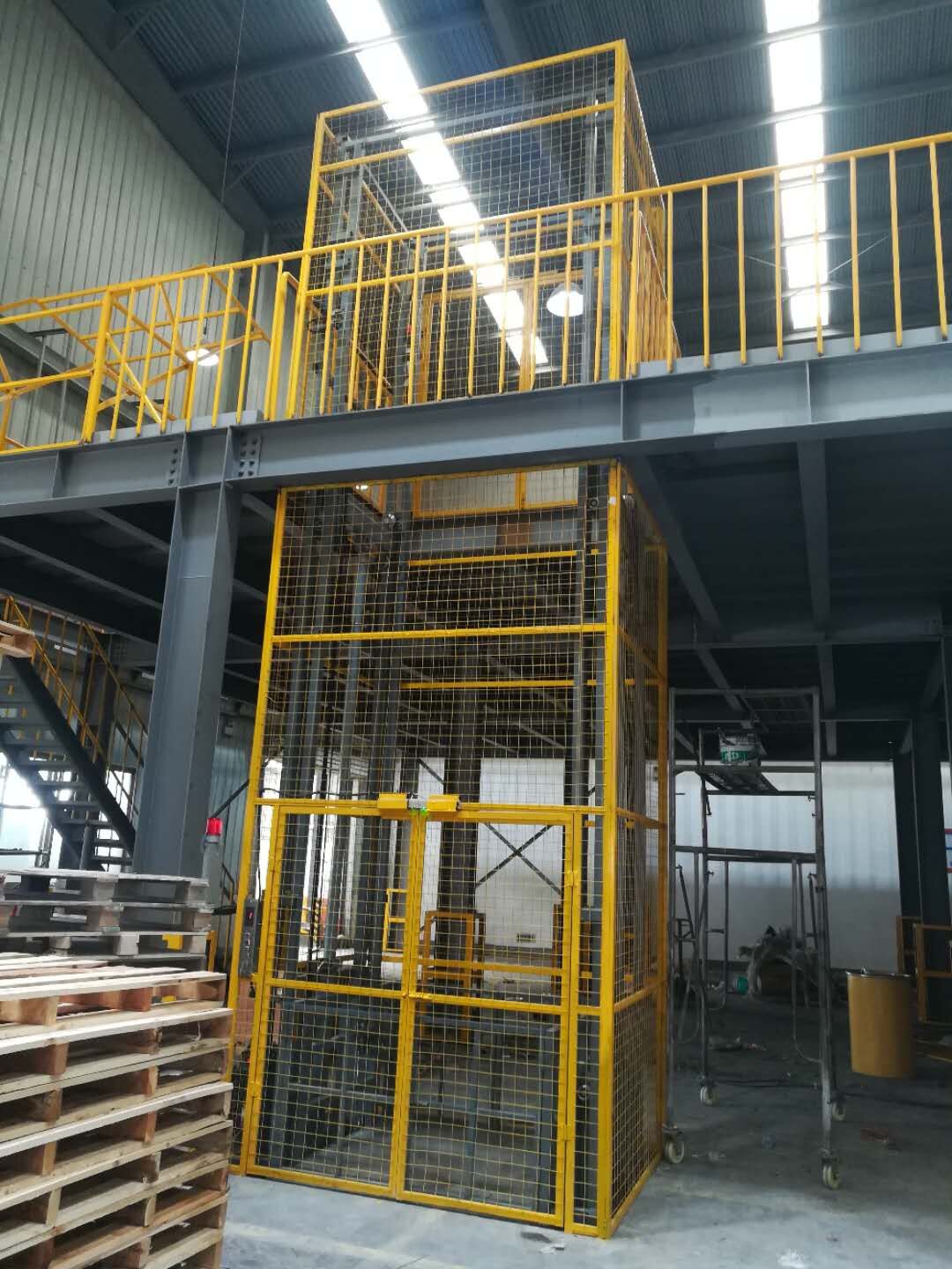 钢结构厂房载货电梯